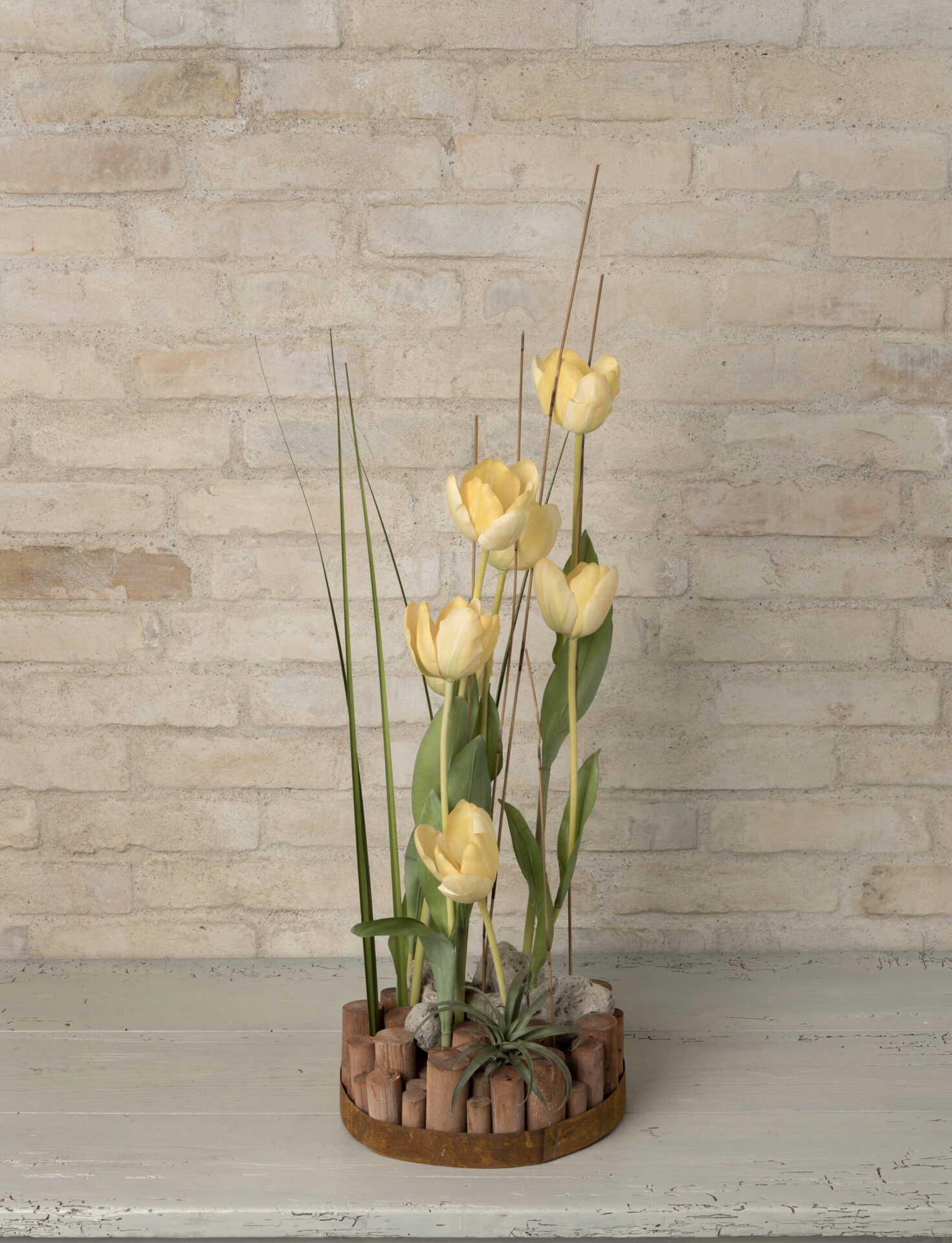 Forårs/Påskedekoration med kunstige tulipaner