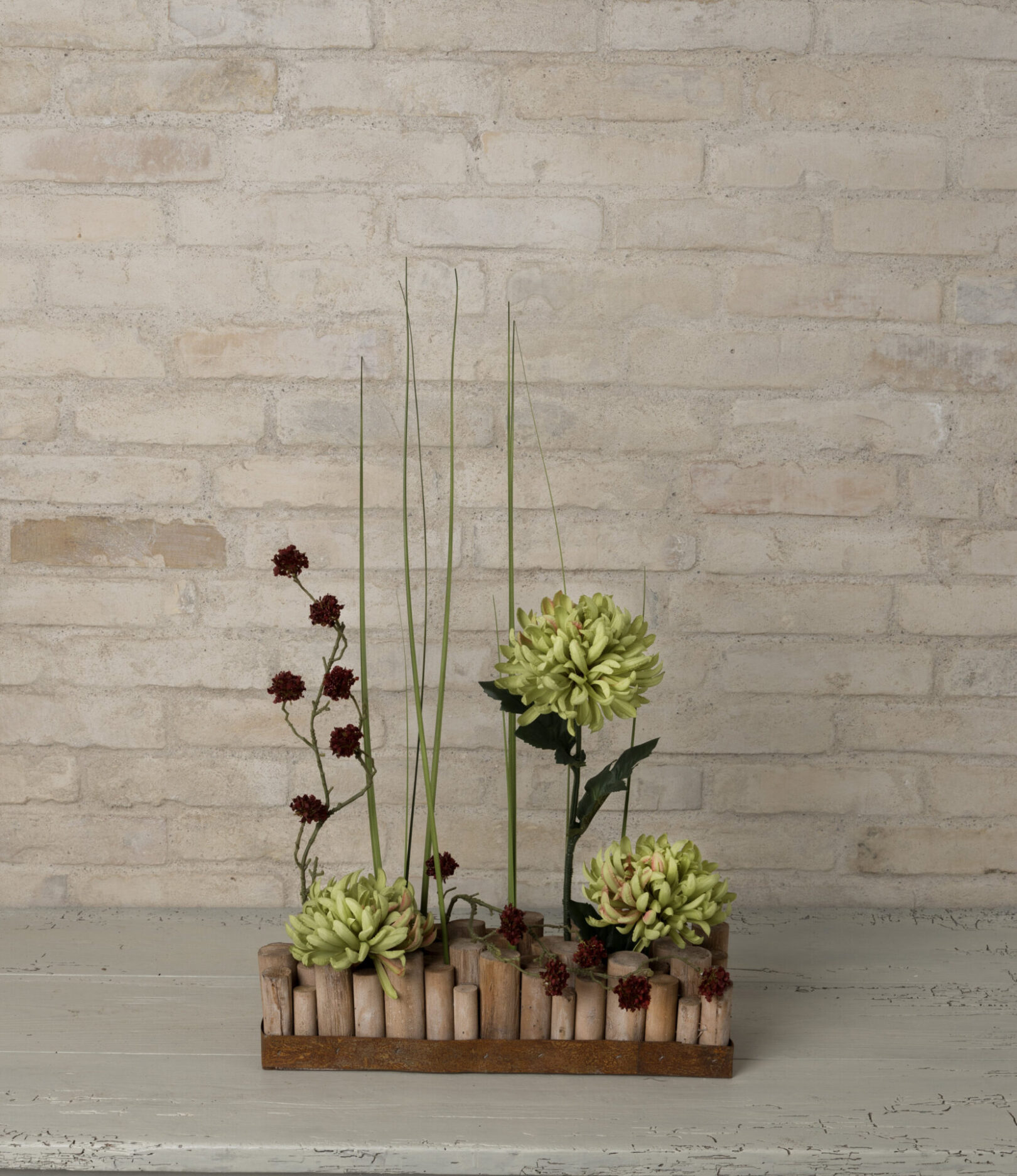Påskedekoration med kunstige blomster
